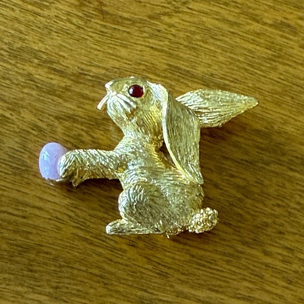 Gerry’s Bunny Pin